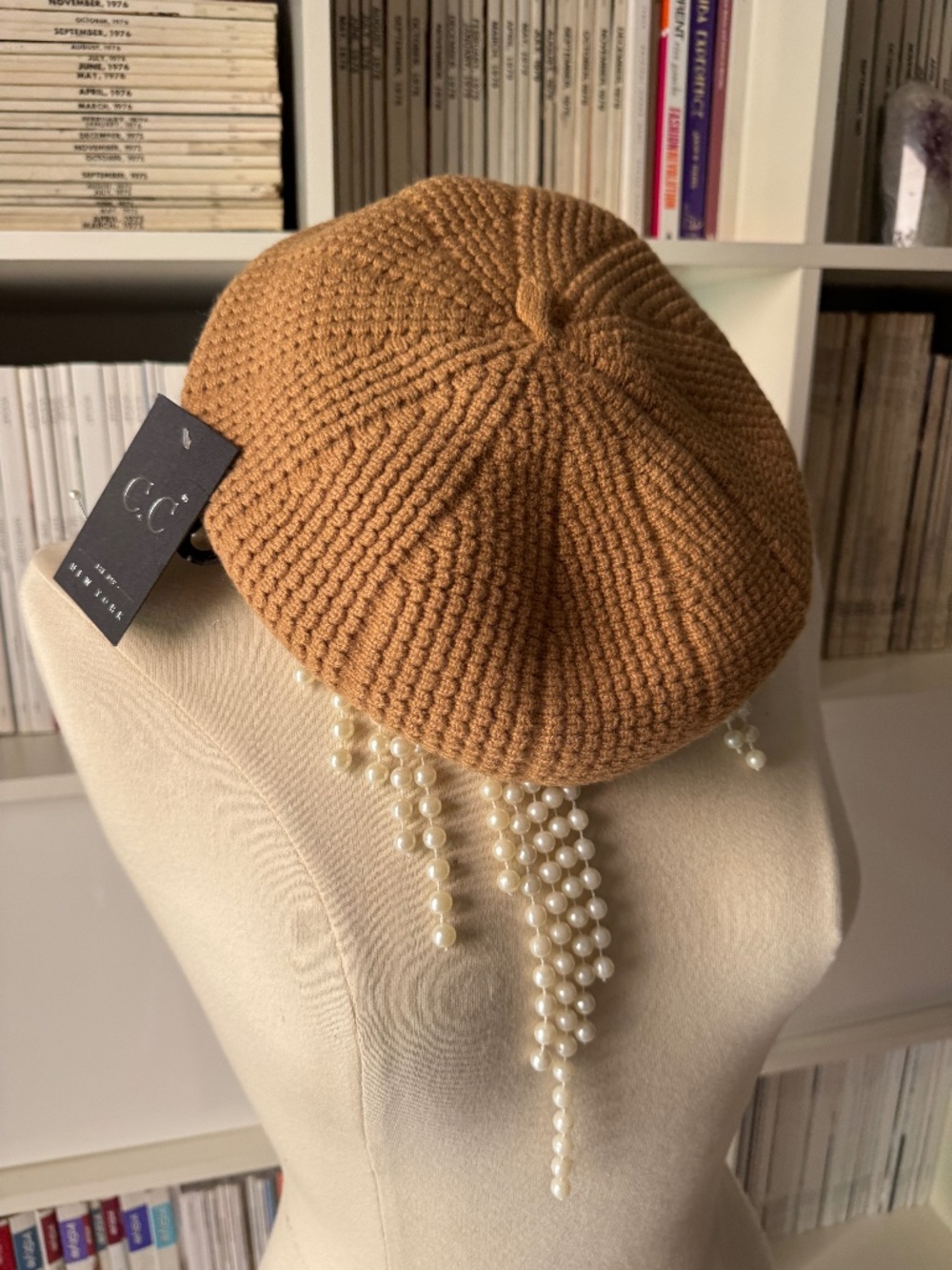 C.C New York Women’s Beret Scalloped Pattern Adjustable Hat NWT light brown fall